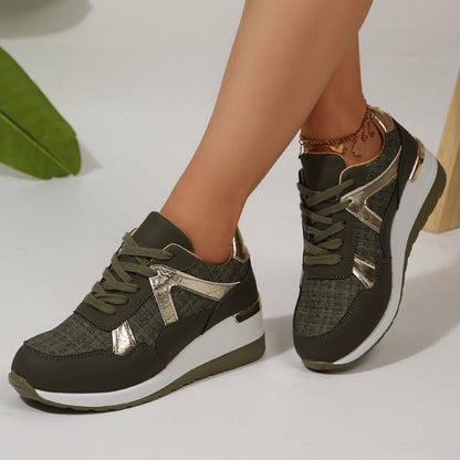 Modische Damen-Plateausneaker mit goldfarbenen Details – bequeme Trend-Sneaker mit rutschfester Sohle