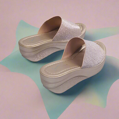 Damen Keilabsatz Sandalen Beige Glänzendes Finish Bequem