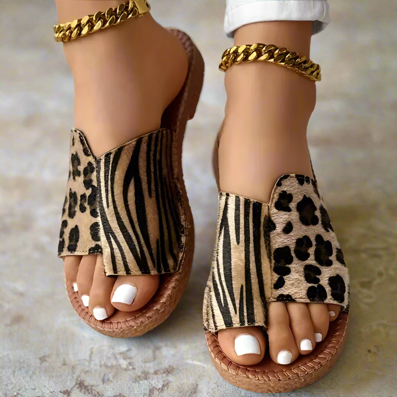 Comfortable Leopard Print Slippers for Everyday Wear – Breathable, Open Design with Secure Fit and Textured Sole 1