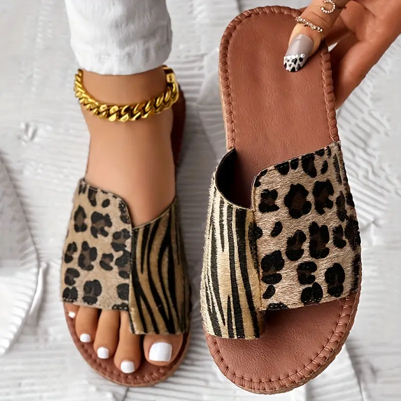 Comfortable Leopard Print Slippers for Everyday Wear – Breathable, Open Design with Secure Fit and Textured Sole 3