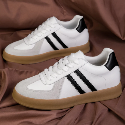 Moderne Alltagssneaker mit erhöhter Innensohle für mehr Halt