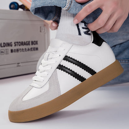 Moderne Alltagssneaker mit erhöhter Innensohle für mehr Halt