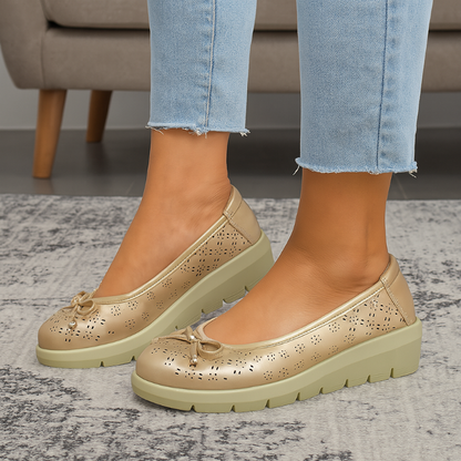 Bequeme Damen Ballerinas Gold Lochmuster Plateausohle